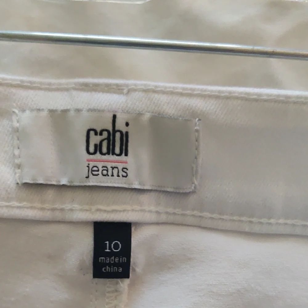 CAbi White Bermuda Shorts - Picture 2 of 6